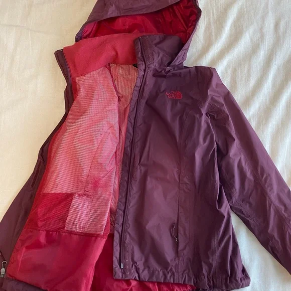 North Face Wind Breaker - Picture 2 of 7
